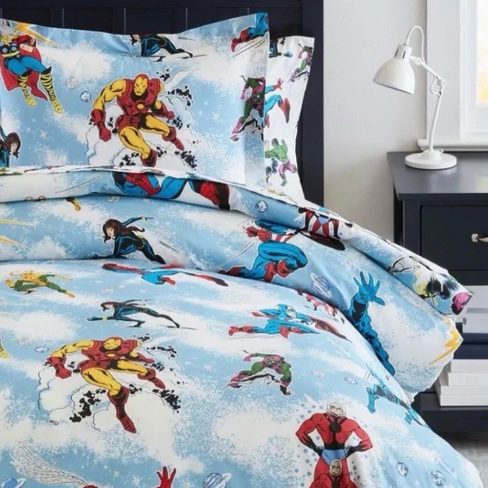 Pottery Barn Marvel Superhero Duvet Cover- full/queen size
Glow in the dark.